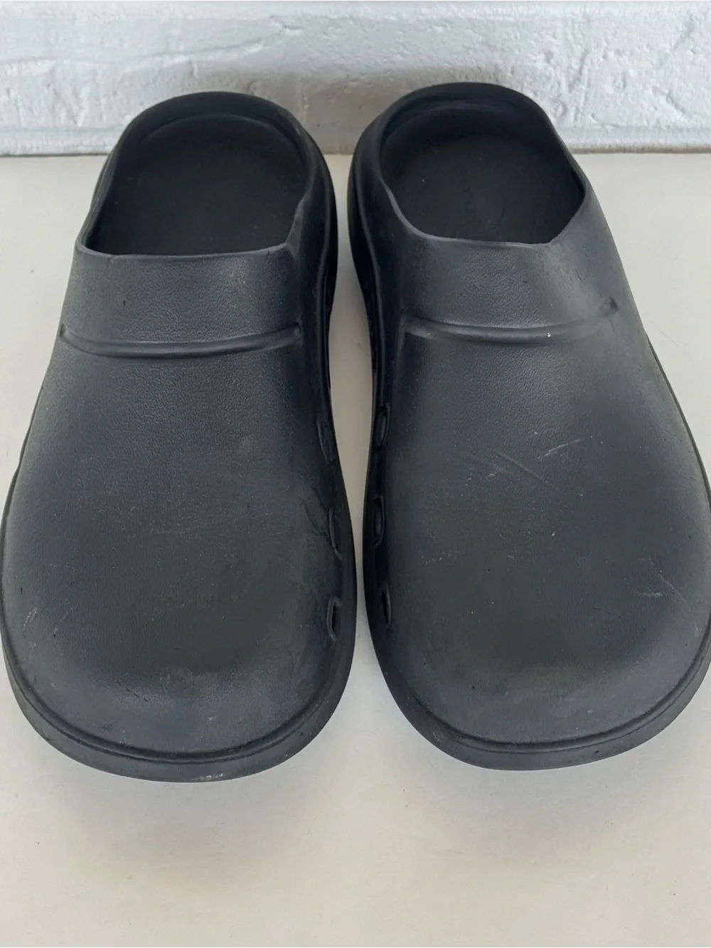 OOFOS OOcloog Recovery Clogs Men's 11/Women's 13